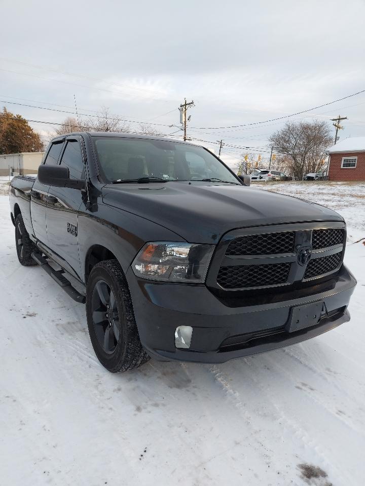 RAM 1500 Tradesman Quad Cab 4WD 2016