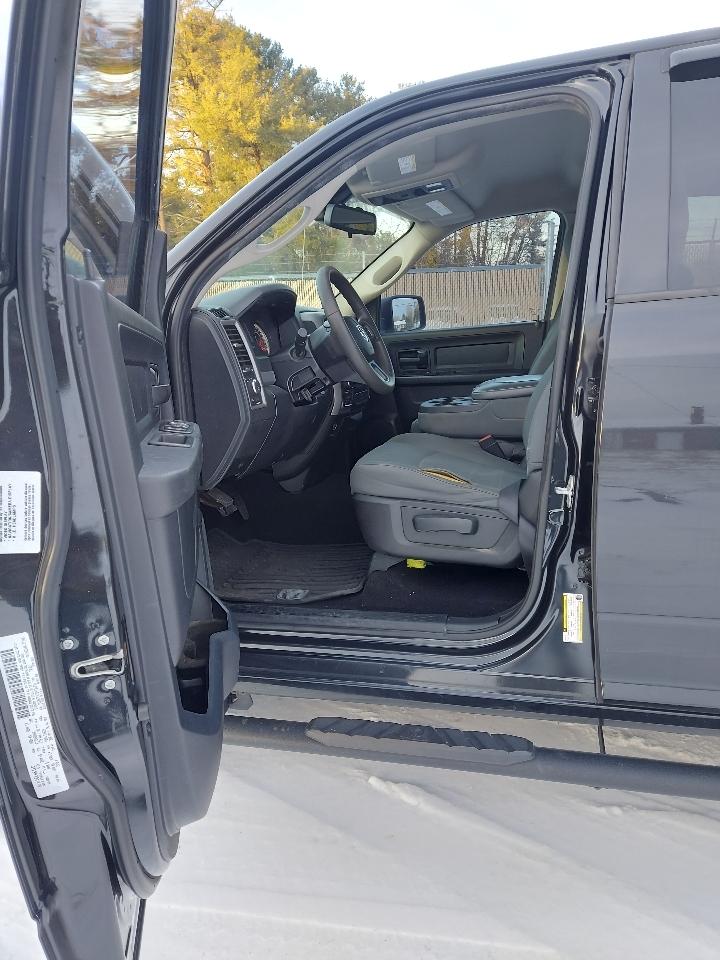 RAM 1500 Tradesman Quad Cab 4WD 2016