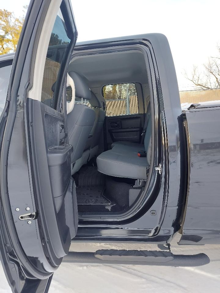 RAM 1500 Tradesman Quad Cab 4WD 2016