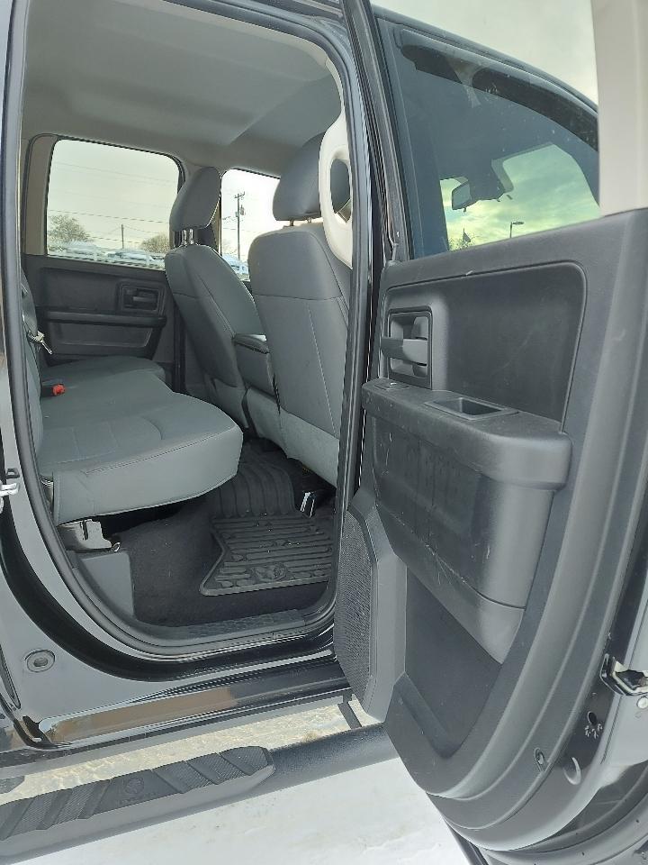 RAM 1500 Tradesman Quad Cab 4WD 2016