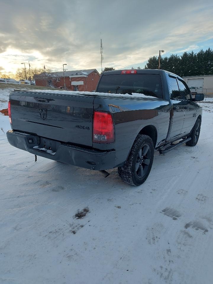 RAM 1500 Tradesman Quad Cab 4WD 2016