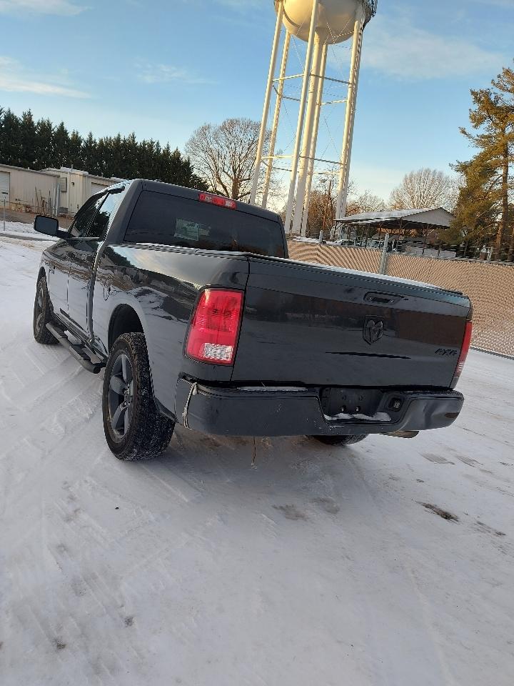 RAM 1500 Tradesman Quad Cab 4WD 2016