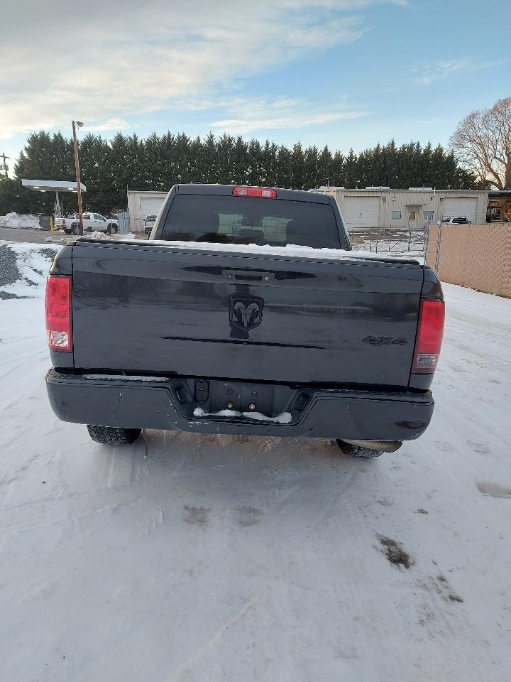 RAM 1500 Tradesman Quad Cab 4WD 2016