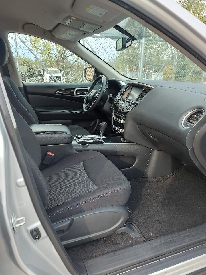 Nissan Pathfinder SV 4WD 2020