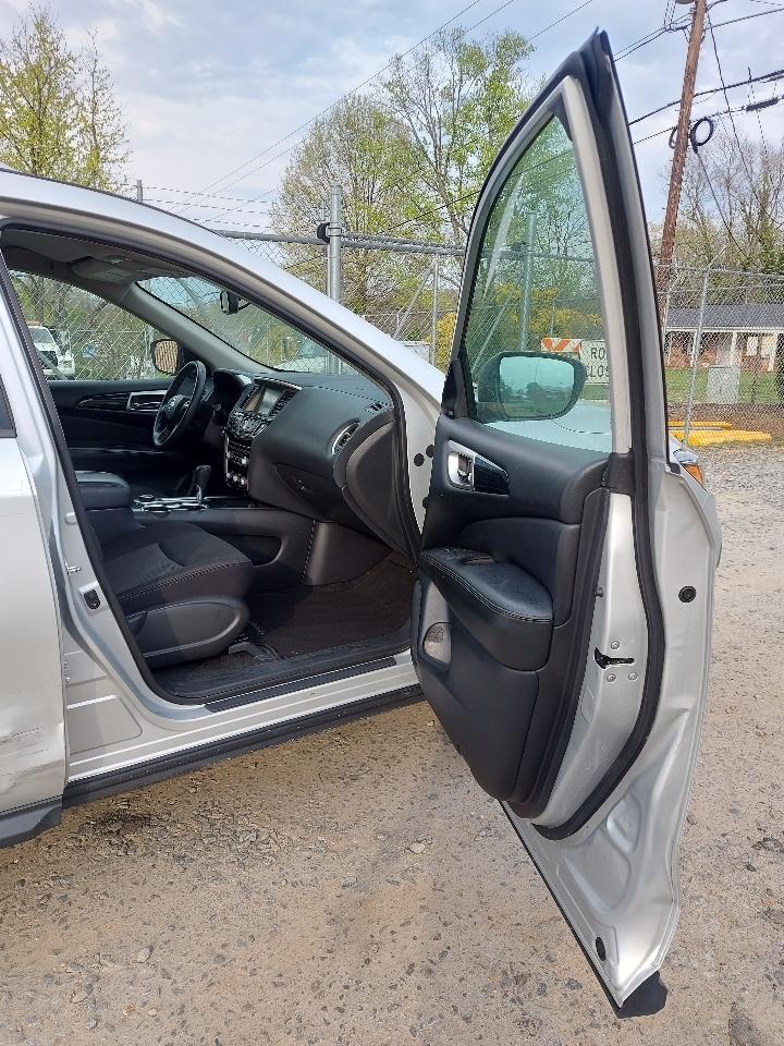 Nissan Pathfinder SV 4WD 2020