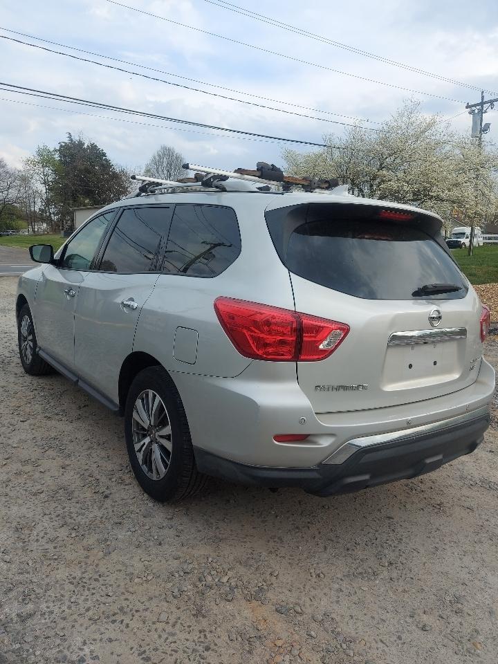 Nissan Pathfinder SV 4WD 2020