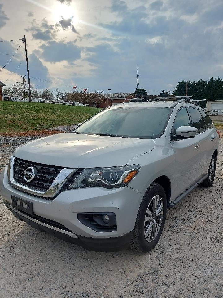 Nissan Pathfinder SV 4WD 2020