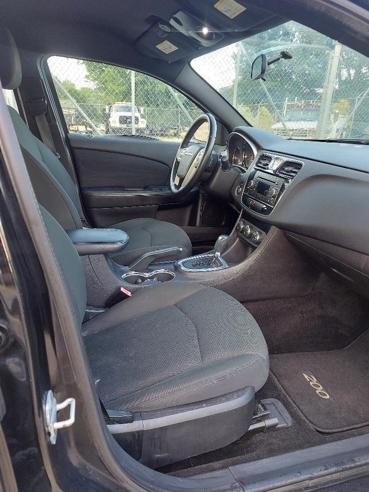 Chrysler 200 Touring 2011