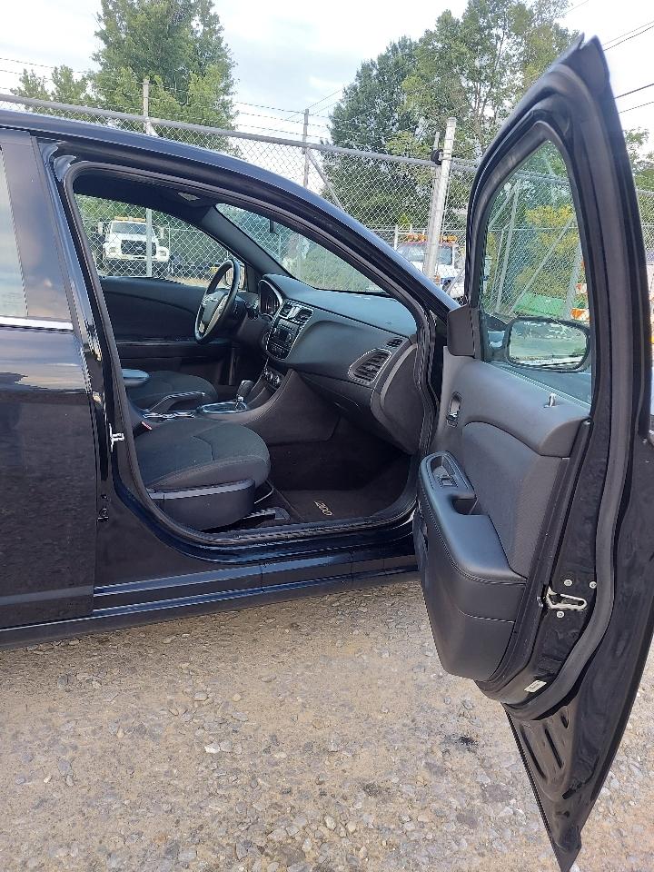 Chrysler 200 Touring 2011