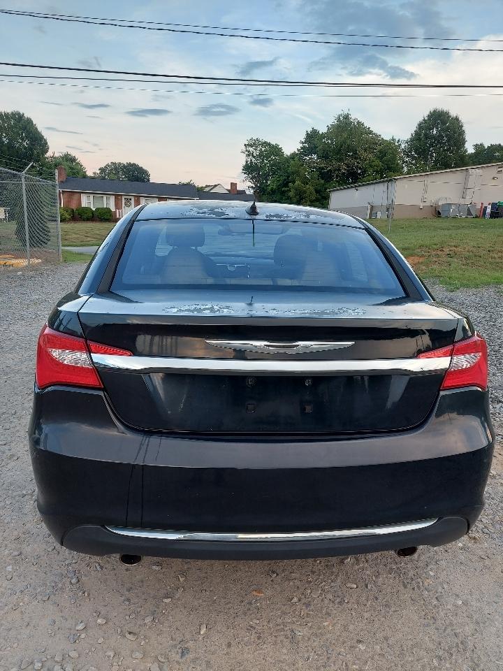 Chrysler 200 Touring 2011