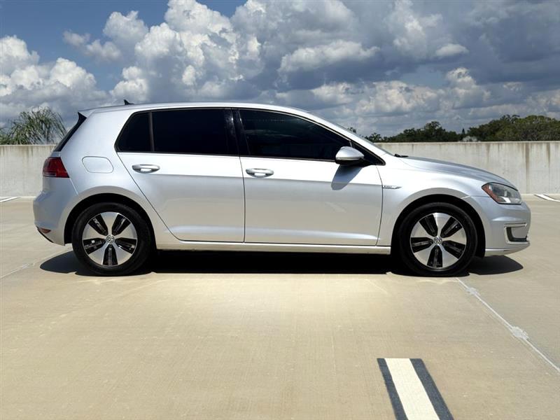 Volkswagen e-Golf SE 2016