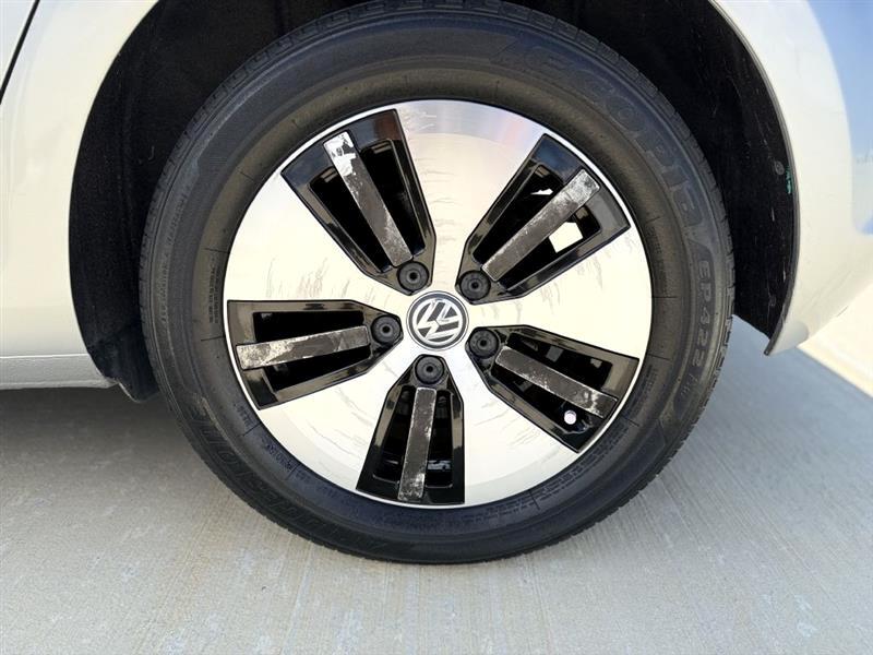 Volkswagen e-Golf SE 2016