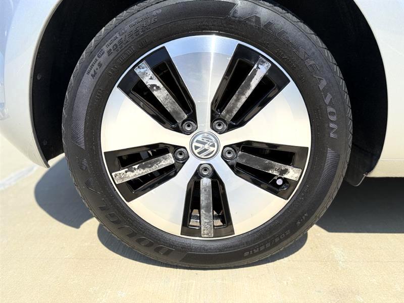 Volkswagen e-Golf SE 2016