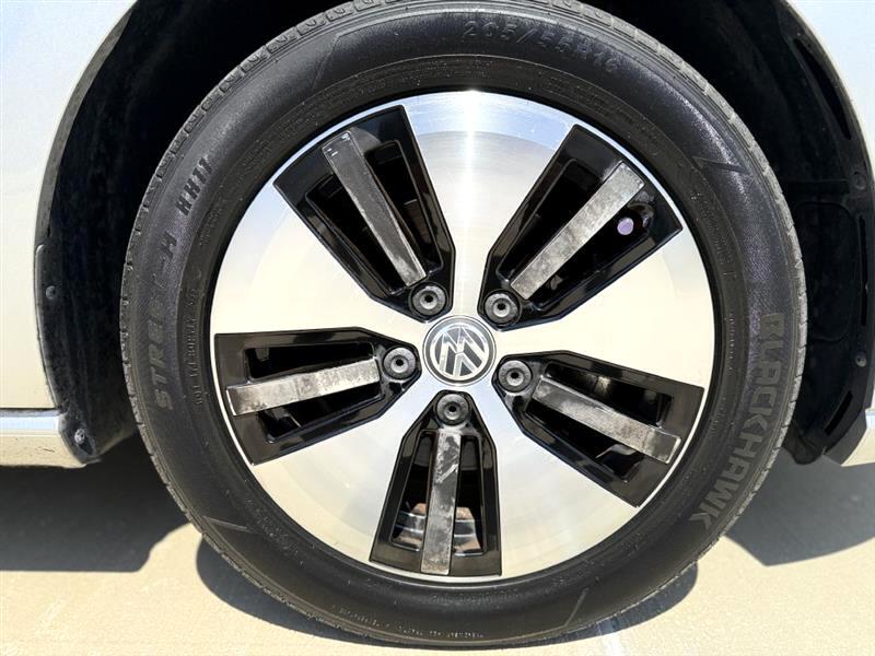 Volkswagen e-Golf SE 2016