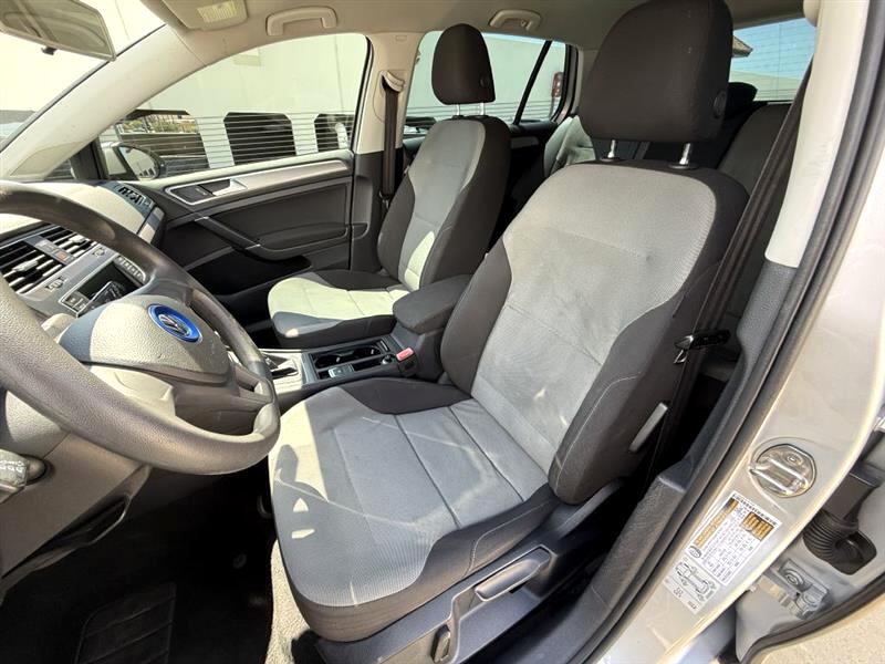 Volkswagen e-Golf SE 2016