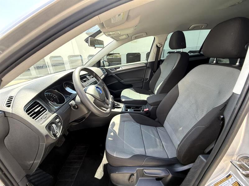 Volkswagen e-Golf SE 2016