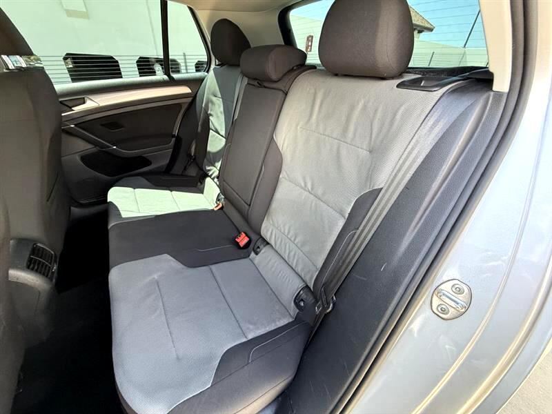 Volkswagen e-Golf SE 2016