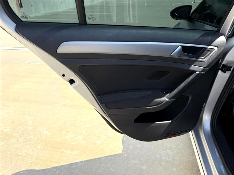 Volkswagen e-Golf SE 2016