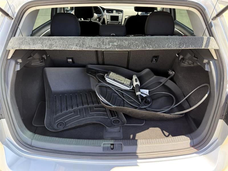 Volkswagen e-Golf SE 2016