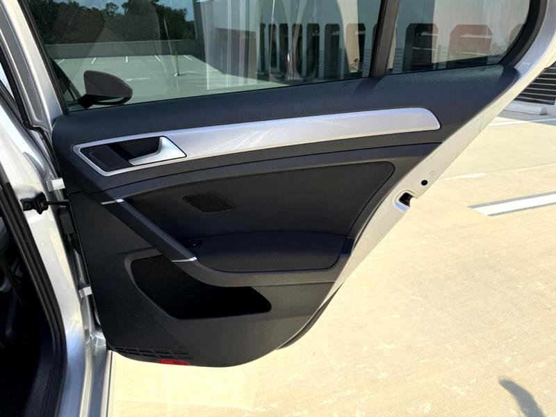 Volkswagen e-Golf SE 2016