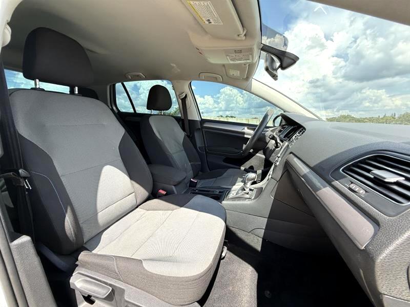 Volkswagen e-Golf SE 2016
