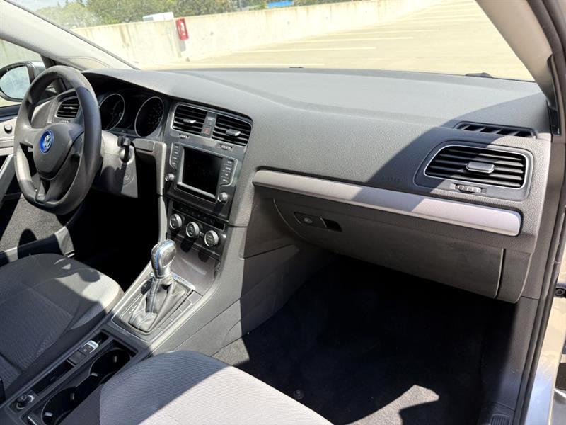 Volkswagen e-Golf SE 2016