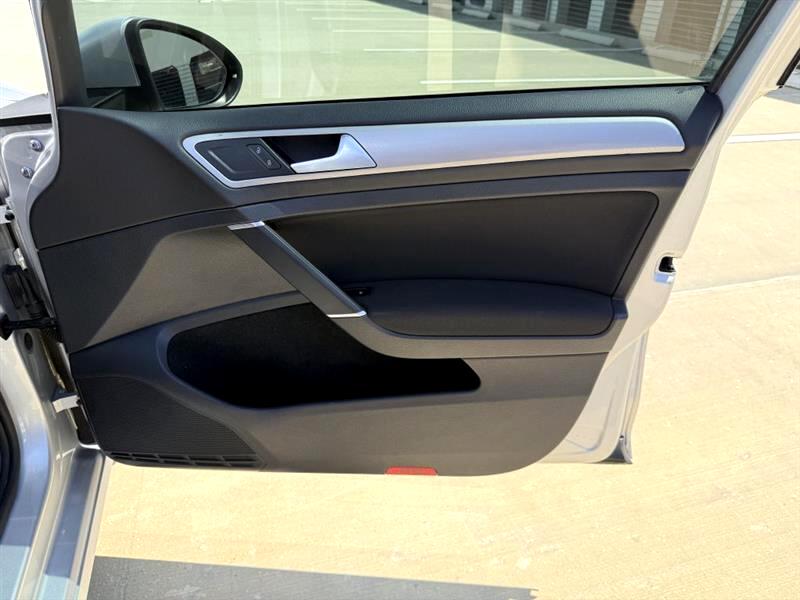 Volkswagen e-Golf SE 2016