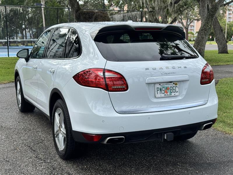 2014 Porsche Cayenne Base photo 2