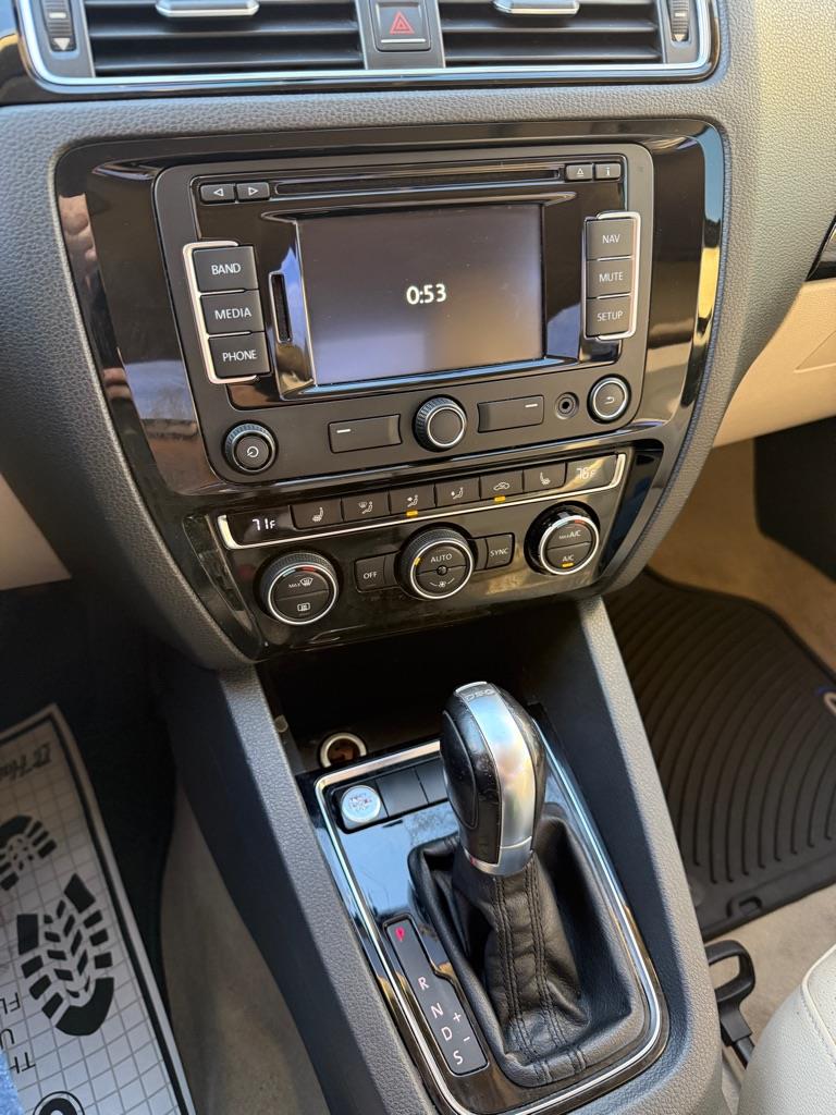 Volkswagen Jetta TDI S 6A 2015
