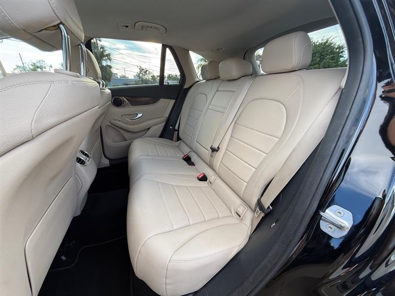 Mercedes-Benz GLC-Class GLC300 4MATIC 2016