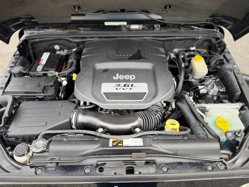 Jeep Wrangler Unlimited Sahara 4WD 2013