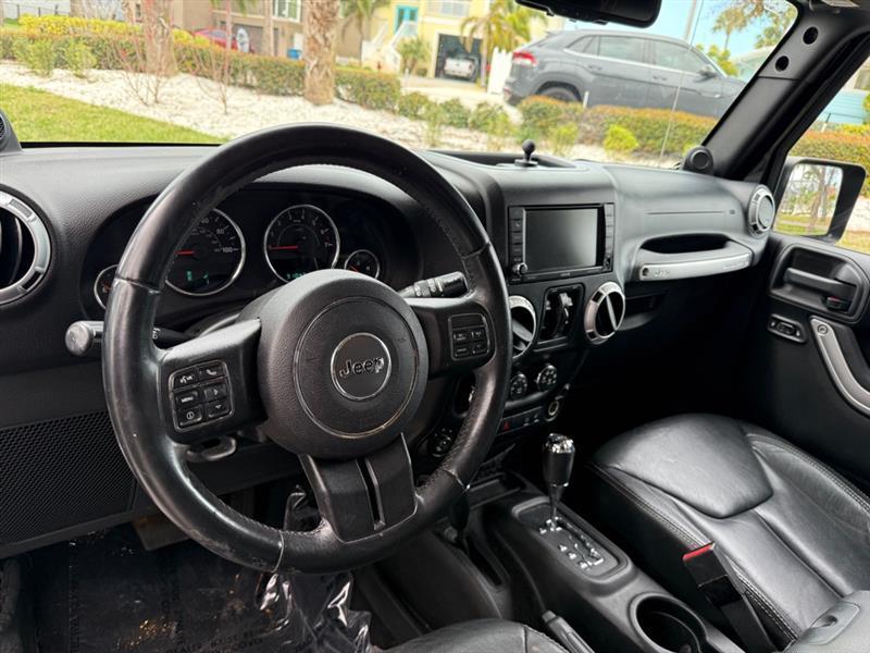 Jeep Wrangler Unlimited Sahara 4WD 2013