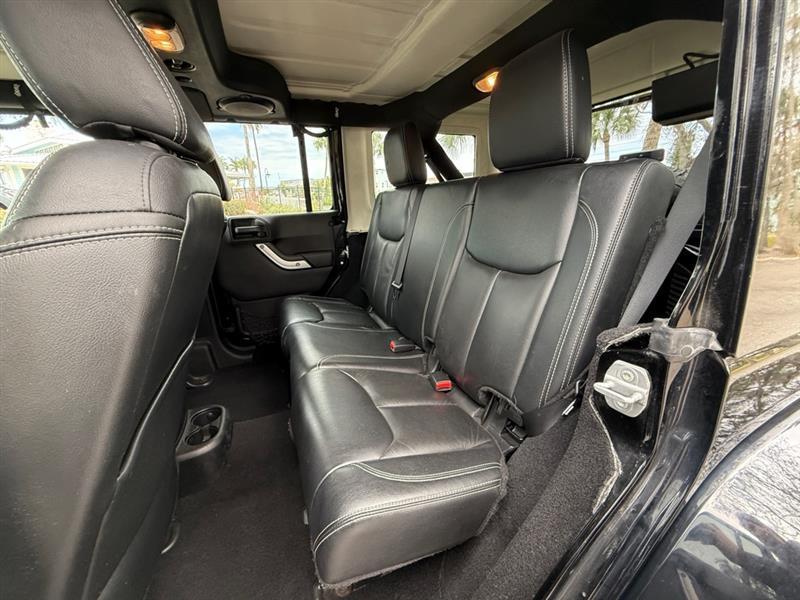 Jeep Wrangler Unlimited Sahara 4WD 2013