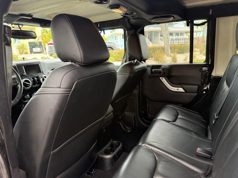 Jeep Wrangler Unlimited Sahara 4WD 2013