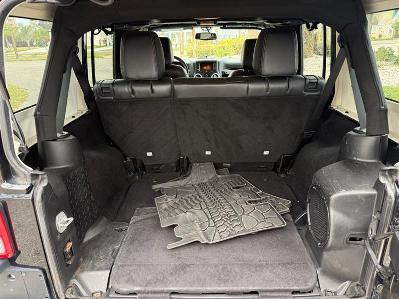 Jeep Wrangler Unlimited Sahara 4WD 2013