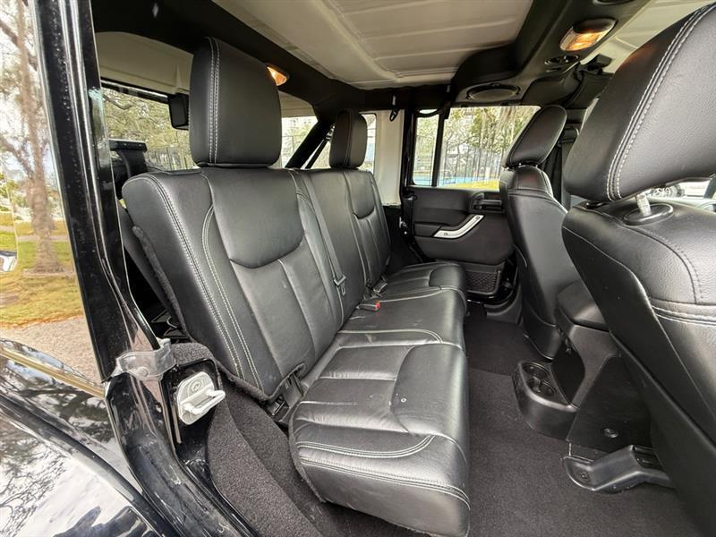 Jeep Wrangler Unlimited Sahara 4WD 2013