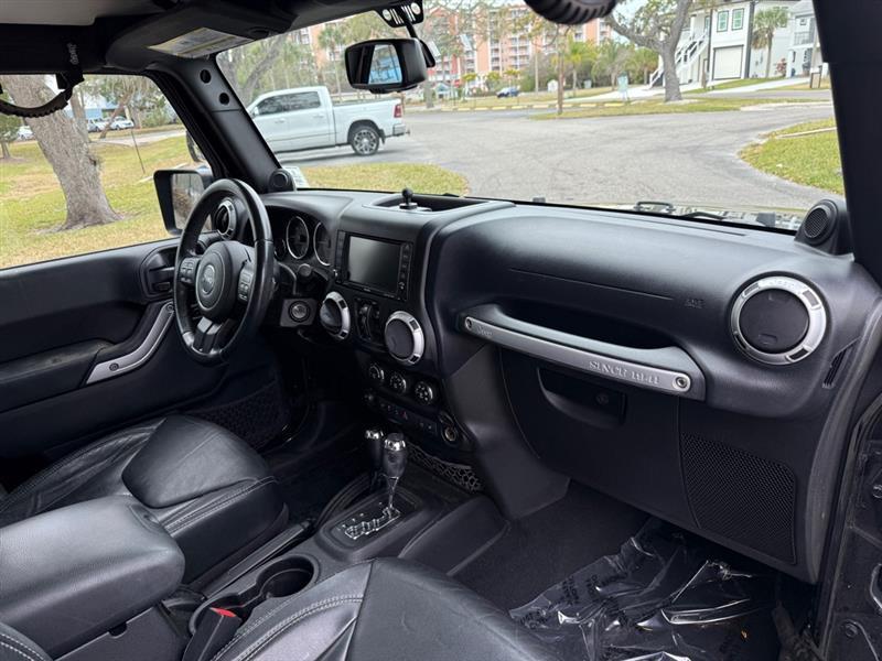 Jeep Wrangler Unlimited Sahara 4WD 2013