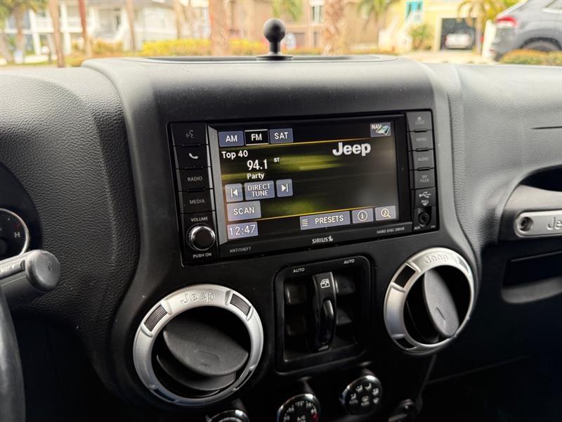 Jeep Wrangler Unlimited Sahara 4WD 2013