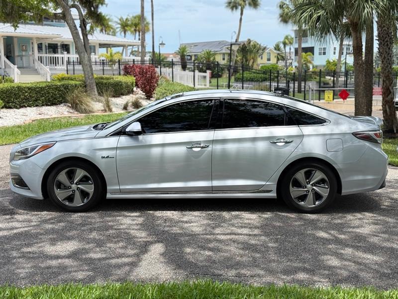 Hyundai Sonata Hybrid Limited w/Blue Pearl Interior 2017