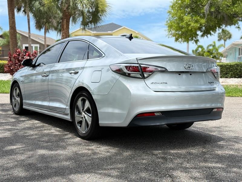 Hyundai Sonata Hybrid Limited w/Blue Pearl Interior 2017