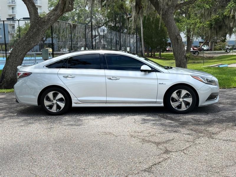 Hyundai Sonata Hybrid Limited w/Blue Pearl Interior 2017
