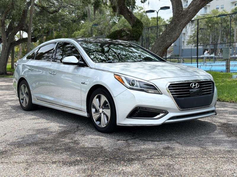 Hyundai Sonata Hybrid Limited w/Blue Pearl Interior 2017