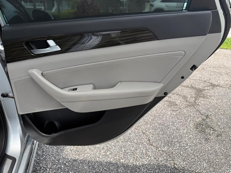 Hyundai Sonata Hybrid Limited w/Blue Pearl Interior 2017