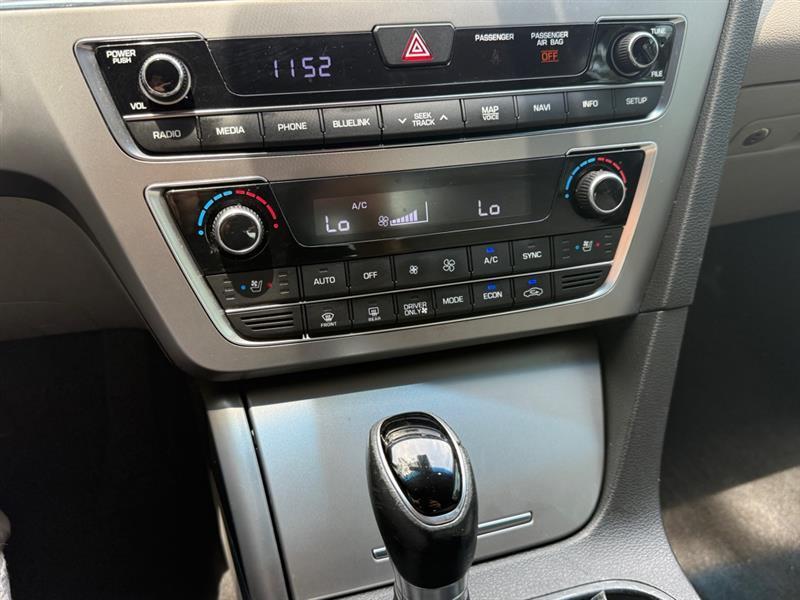 Hyundai Sonata Hybrid Limited w/Blue Pearl Interior 2017