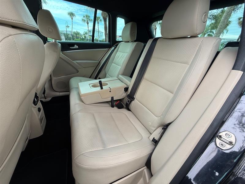 Volkswagen Tiguan S 2016
