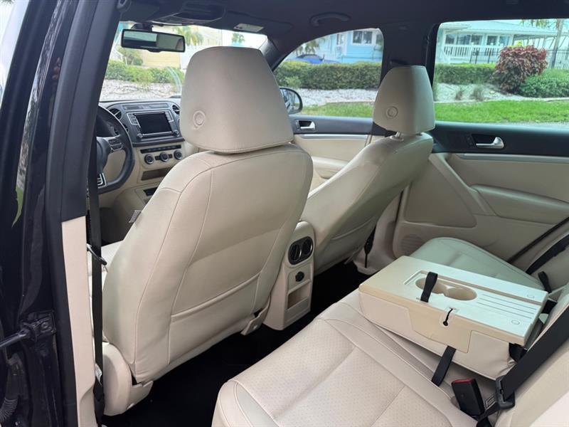 Volkswagen Tiguan S 2016