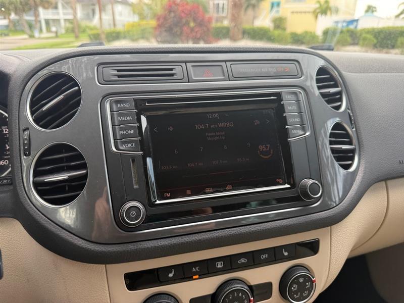 Volkswagen Tiguan S 2016