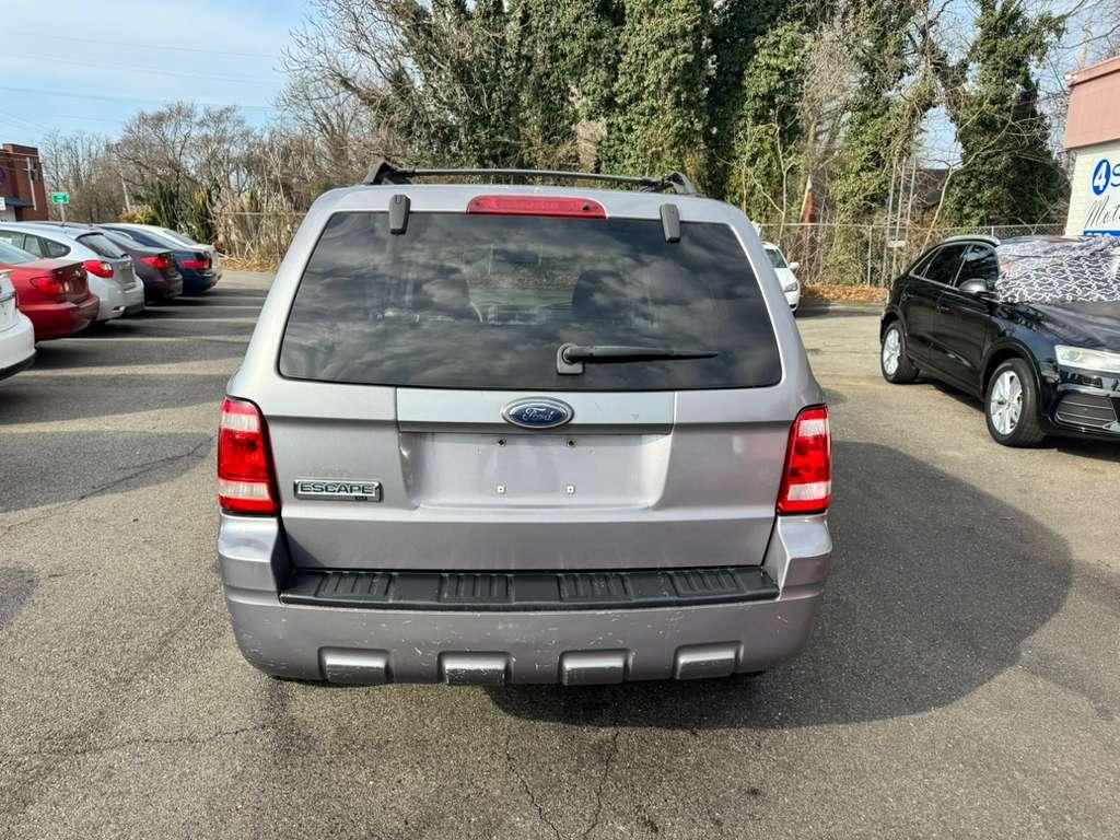 Ford Escape XLT 2WD I4 2008