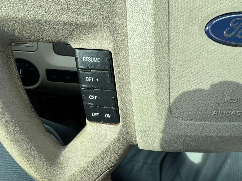 Ford Escape XLT 2WD I4 2008