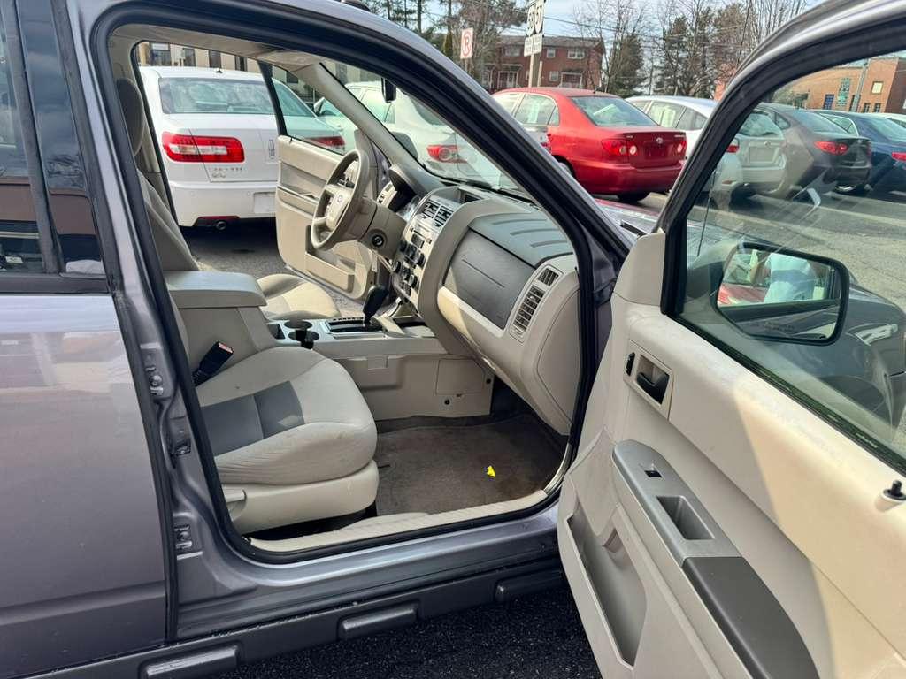 Ford Escape XLT 2WD I4 2008
